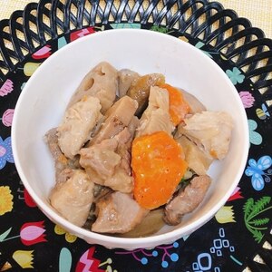 鶏肉と人参と小芋と干し椎茸と蒟蒻の煮物